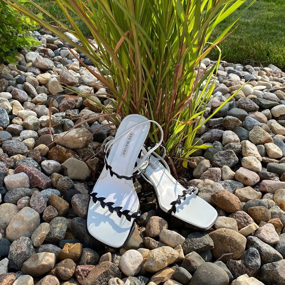 Vintage Ann Marino White and Back Sandals Size 9.5